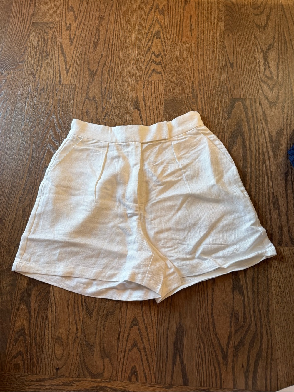 Bar III bright white High-Waist Pleated Women's linen Shorts size Small